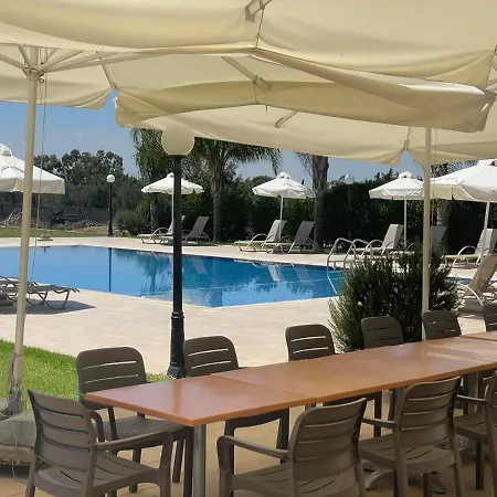 Villa Tennis And Country Club *