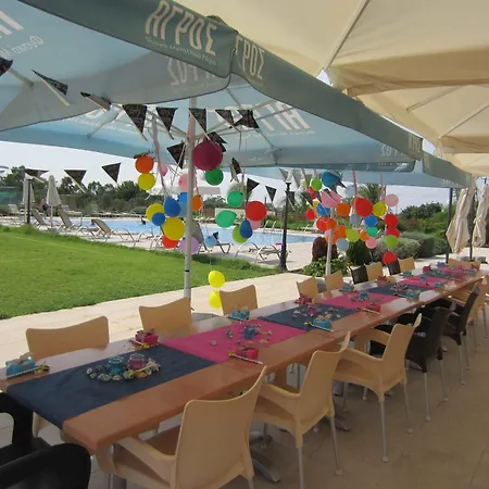 Villa Tennis And Country Club