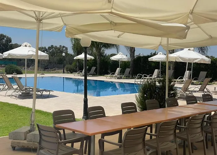 Villa Tennis And Country Club *