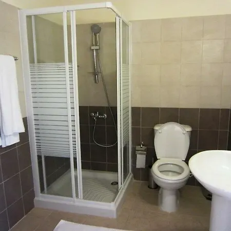 Tennis And Country Club פרוטאראס