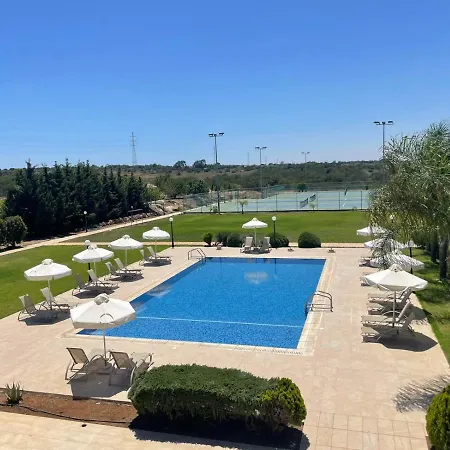 Tennis And Country Club פרוטאראס