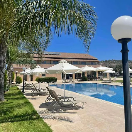 Villa Tennis And Country Club *