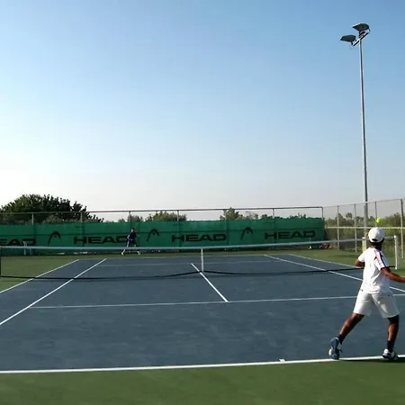 Villa Tennis And Country Club *