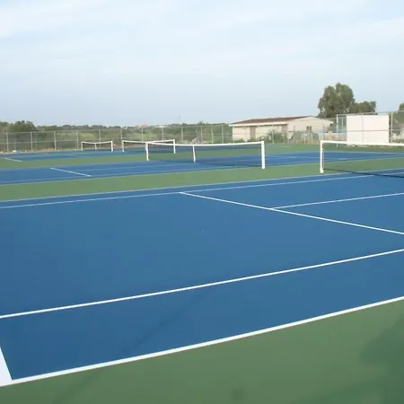 Tennis And Country Club פרוטאראס