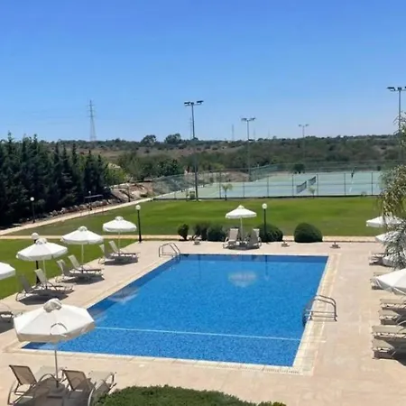 Villa Tennis And Country Club *