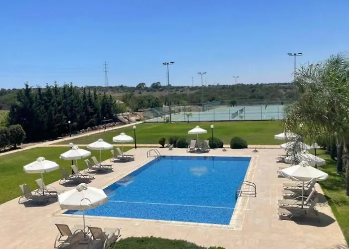 Willa Tennis And Country Club *